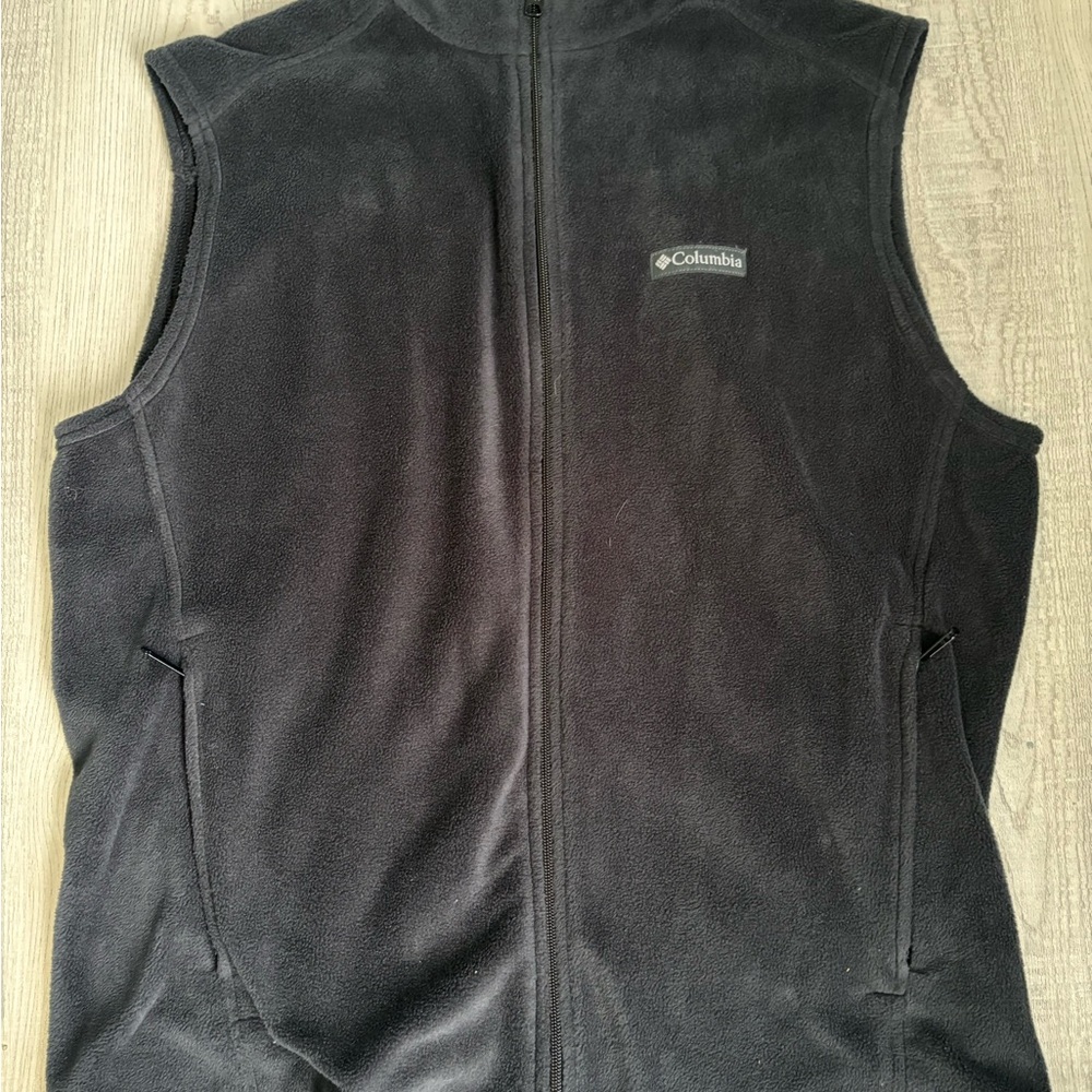 Columbia Black Fleece vest